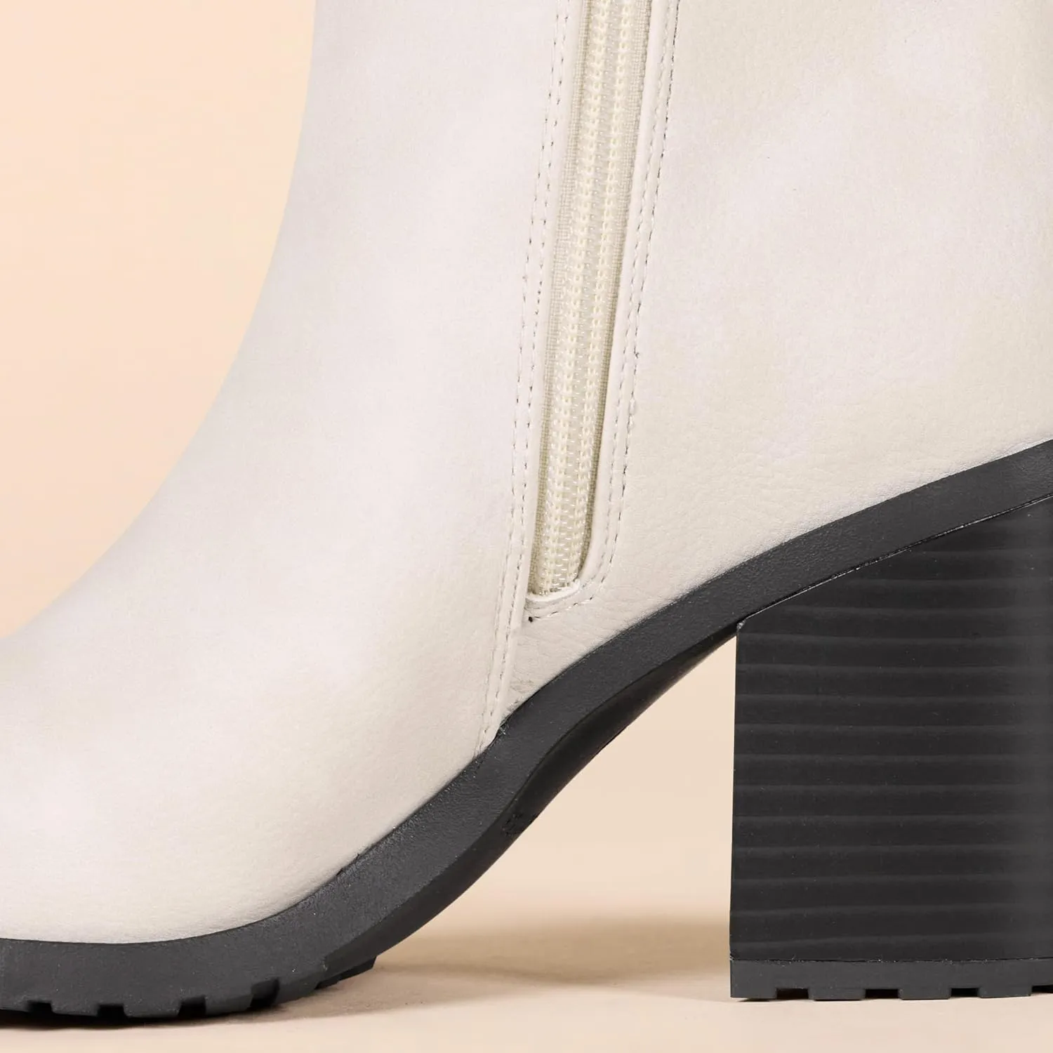 Amazon Essentials Women's Heeled Chelsea Boot