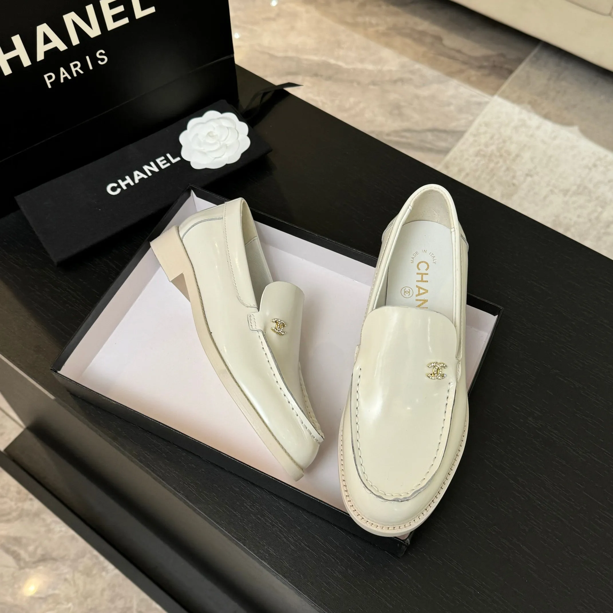 CC 25C Moccasins Black Patent Leather