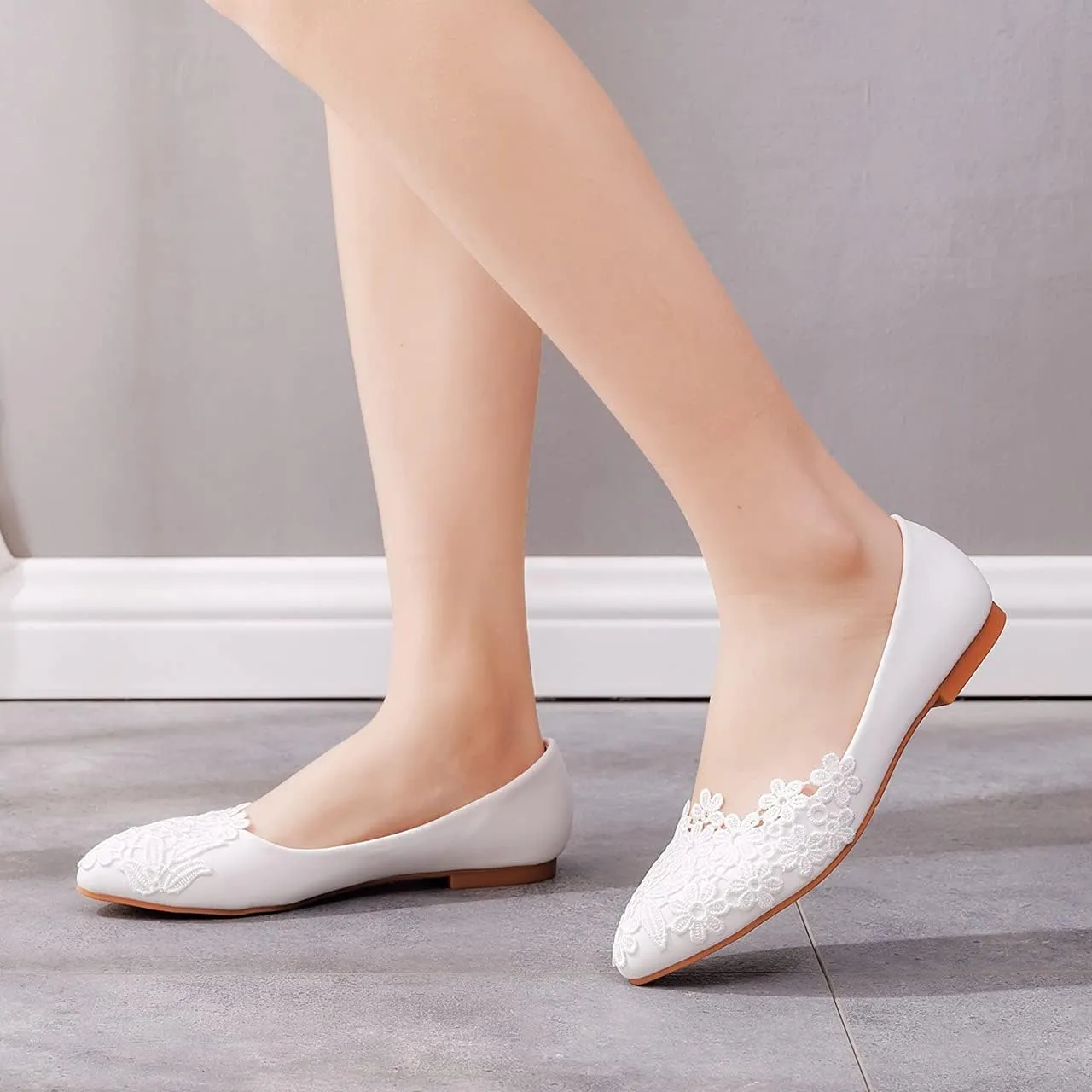 Crystal Queen Women Flats Ballets Shoes White Lace Wedding Flats Pointed Toe Plus Size Shoes Wedding Party Dress Shoes