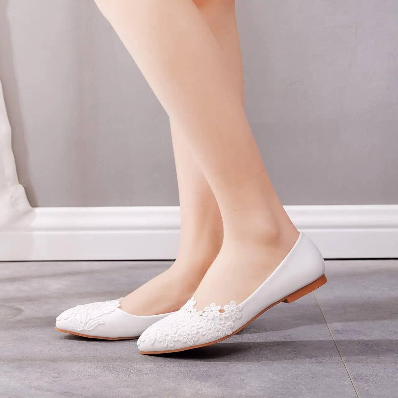 Crystal Queen Women Flats Ballets Shoes White Lace Wedding Flats Pointed Toe Plus Size Shoes Wedding Party Dress Shoes