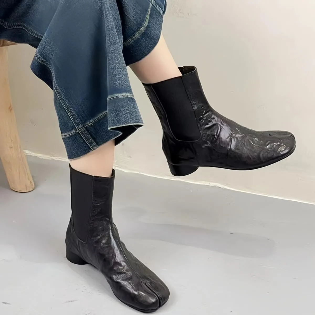 Fashion Retro Closed Split Toe Tabi Shoes Slip on Chelsea Boots for Women Ankle Booties with Elastic Band Genuine Leather Chunky Block Low Heels Cowgirl Casual Street Cool Style