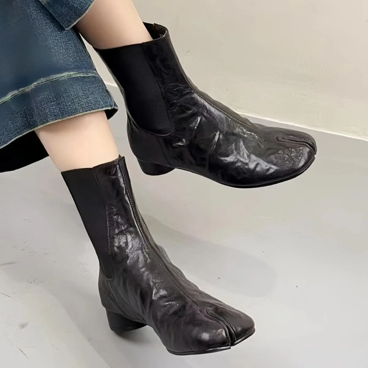 Fashion Retro Closed Split Toe Tabi Shoes Slip on Chelsea Boots for Women Ankle Booties with Elastic Band Genuine Leather Chunky Block Low Heels Cowgirl Casual Street Cool Style