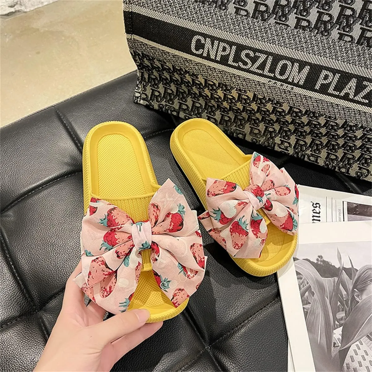 Flower Cloud Sliders for Women Non-Slip Bath Slippers House Quick Drying Slides Pillow Slipper Open Toe Soft Sandals Pink Yellow White Black