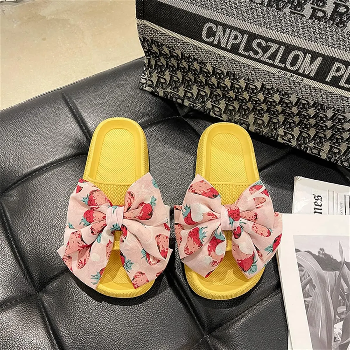 Flower Cloud Sliders for Women Non-Slip Bath Slippers House Quick Drying Slides Pillow Slipper Open Toe Soft Sandals Pink Yellow White Black