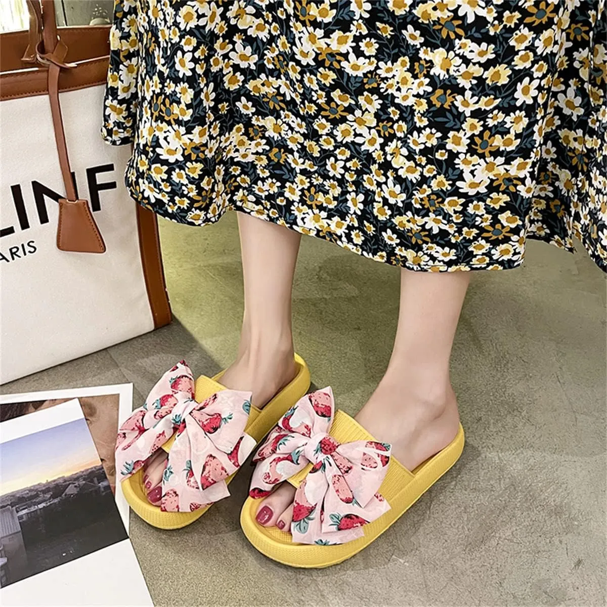 Flower Cloud Sliders for Women Non-Slip Bath Slippers House Quick Drying Slides Pillow Slipper Open Toe Soft Sandals Pink Yellow White Black