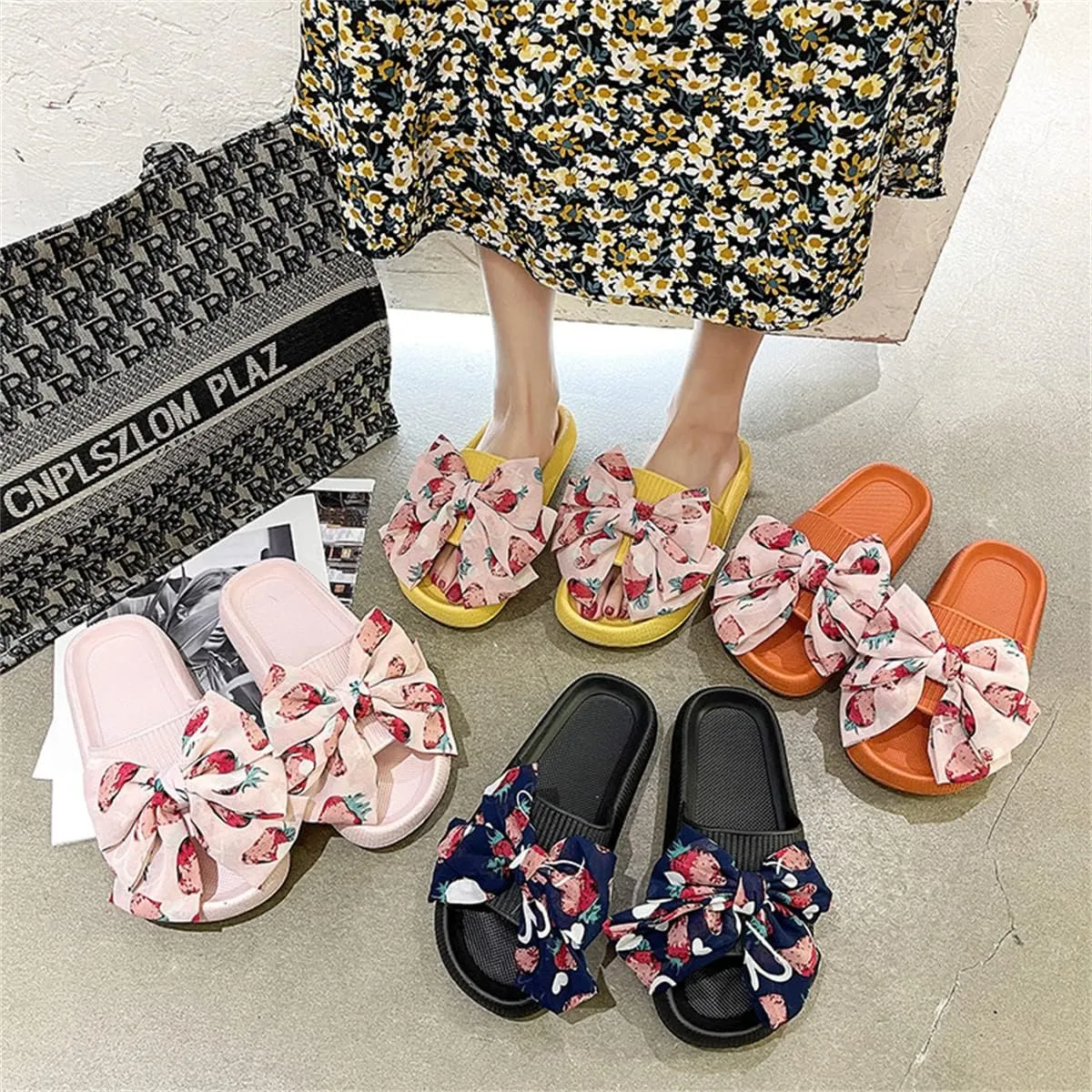Flower Cloud Sliders for Women Non-Slip Bath Slippers House Quick Drying Slides Pillow Slipper Open Toe Soft Sandals Pink Yellow White Black