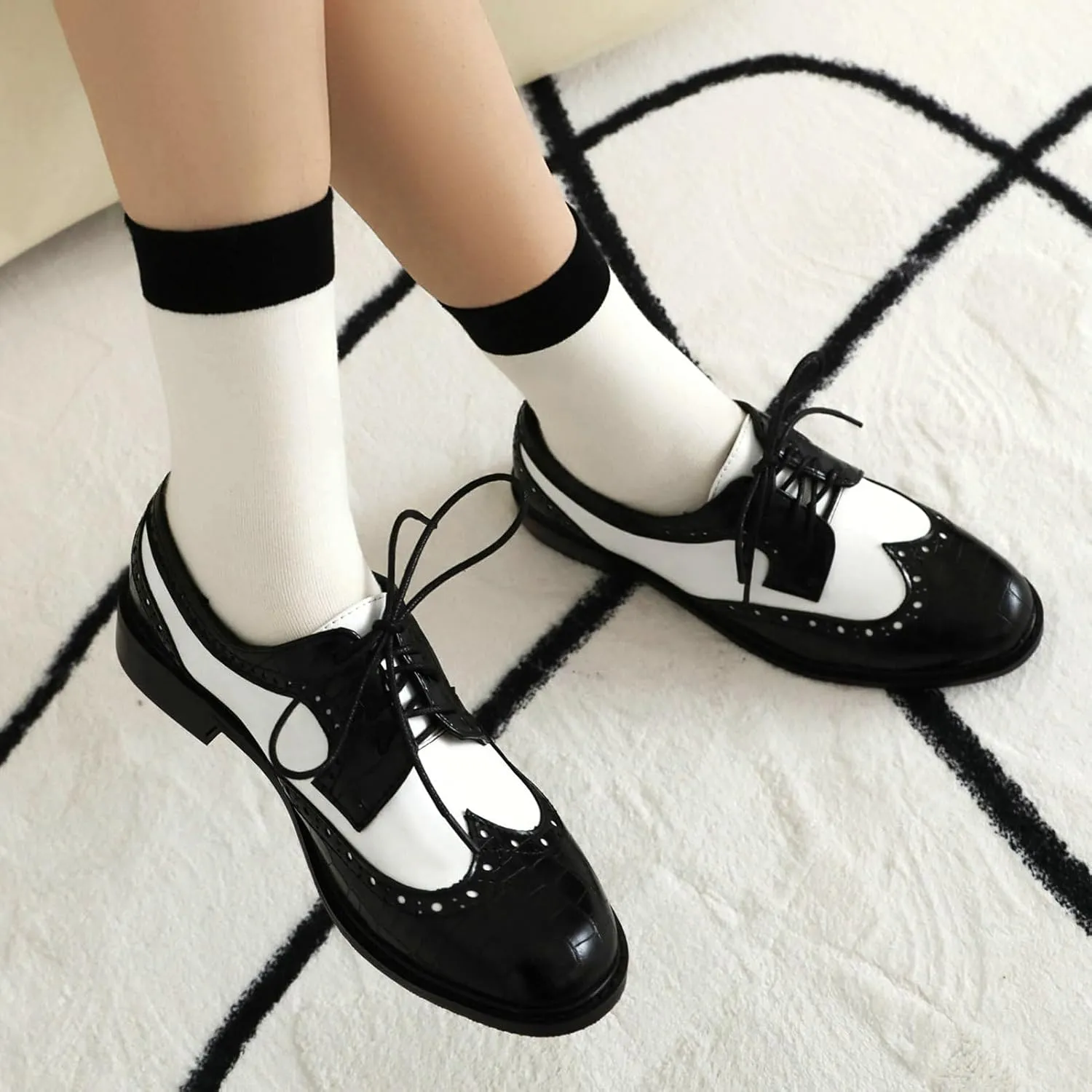 KysBloes Women Oxford Flats Lace Up Wingtip Brogue Shoes Low Heel Closed Toe Vintage Saddle Shoes