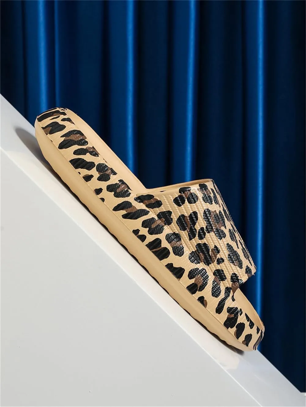 Leopard Print Cloud Slippers for Women Men Cheetah Print Pillow House Slippers Shower Sandals Quick Drying Non Slip