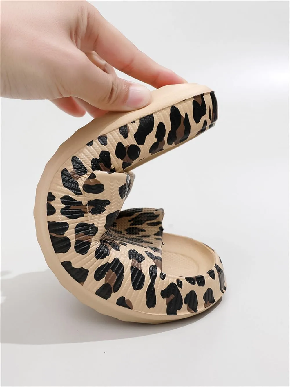Leopard Print Cloud Slippers for Women Men Cheetah Print Pillow House Slippers Shower Sandals Quick Drying Non Slip