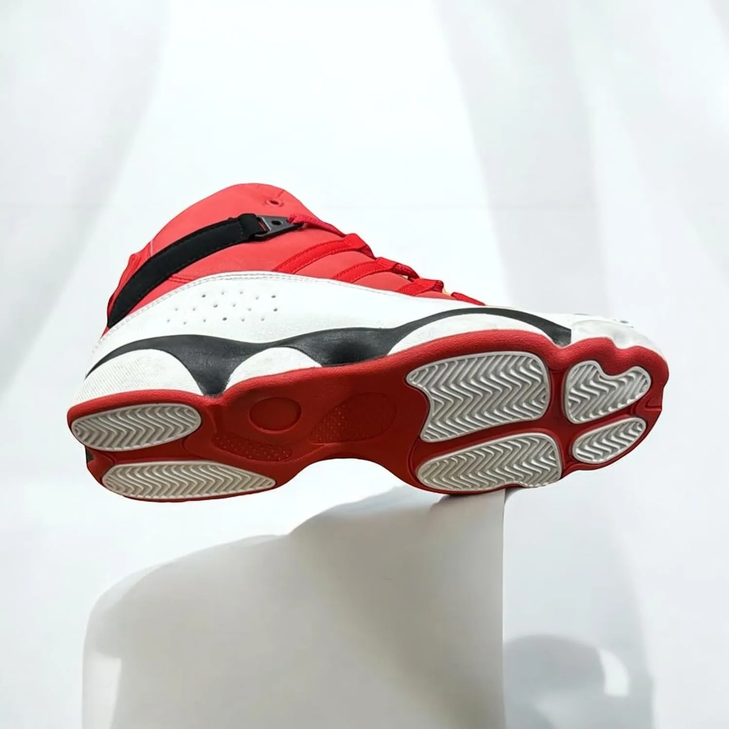 Men's High-Top Basketball Sneakers – Cushioned Support, Breathable Design, Non-Slip Athletic Shoes