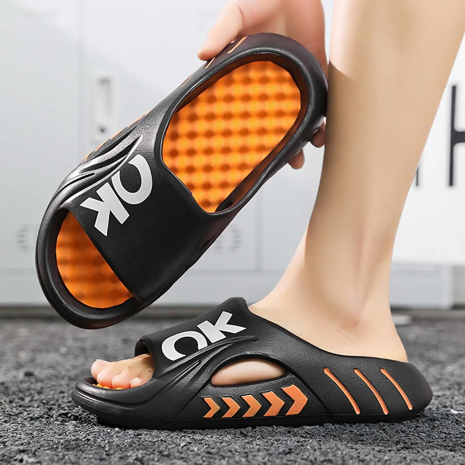 Men's non slip massage sole, casual one-piece drag, comfortable beach sandals, quick drying shower shoes
