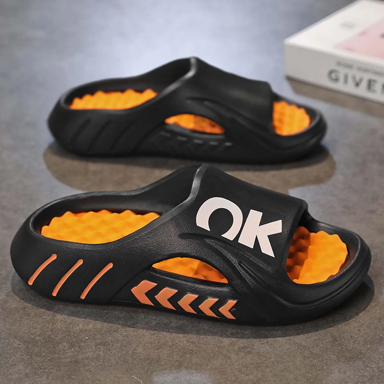 Men's non slip massage sole, casual one-piece drag, comfortable beach sandals, quick drying shower shoes