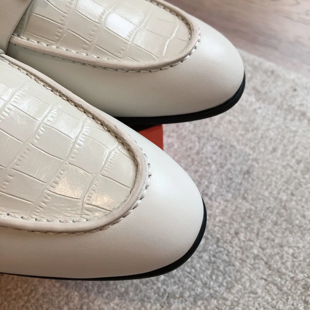 Paris Loafer Crocodile Pattern White Calfskin With Silver Signature Buckle 734376
