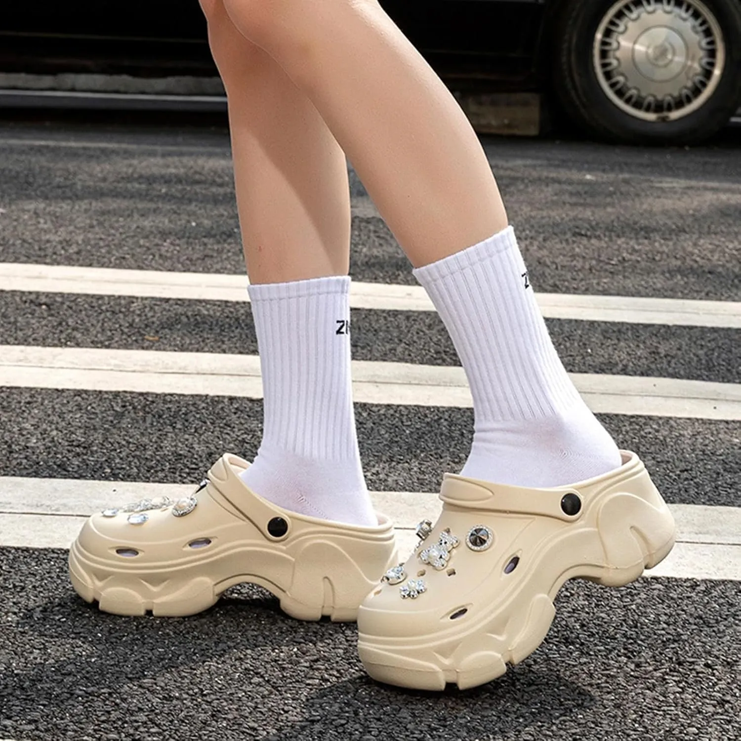 Women's Platform Clogs Cloud Slippers Beach Sandals Gardeners Clogs High Heel Mule Slippers Gardening Shoes DIY Cartoon Accessories Sandals